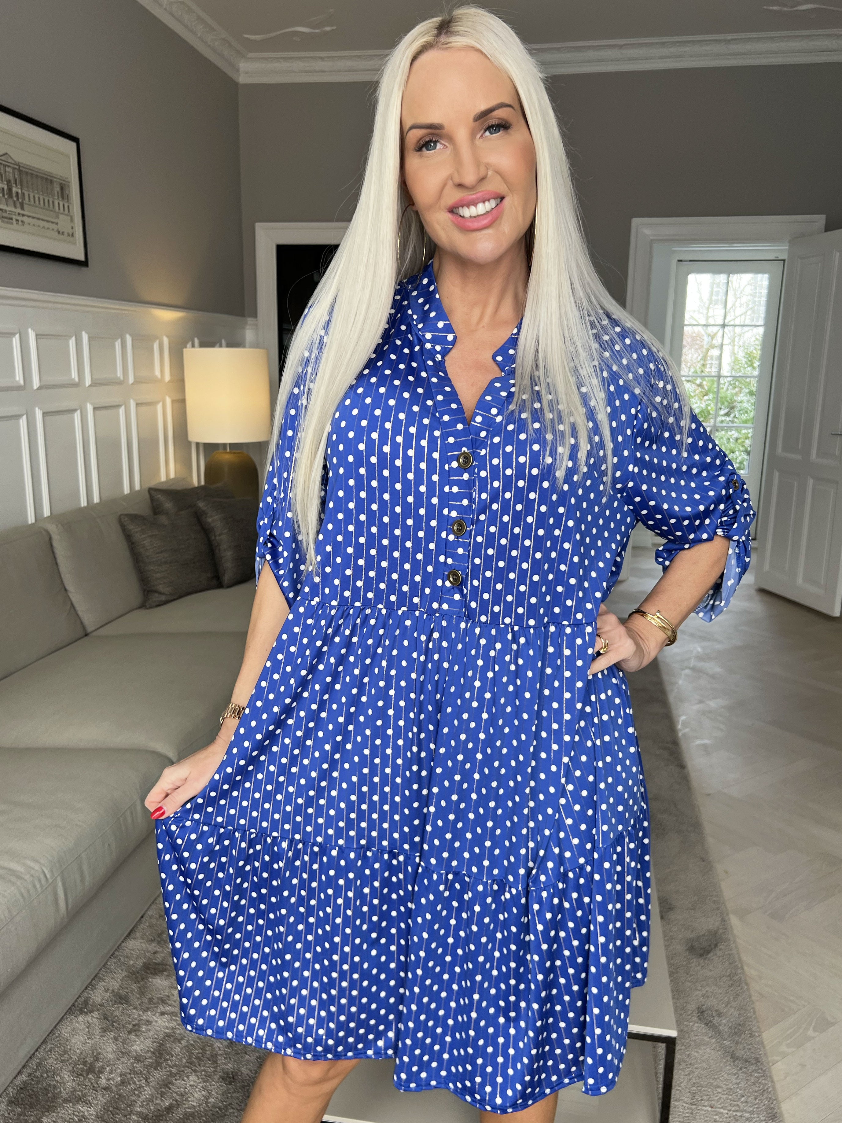 Milano Dot Midi - Kjole med prikker og lag på lag look